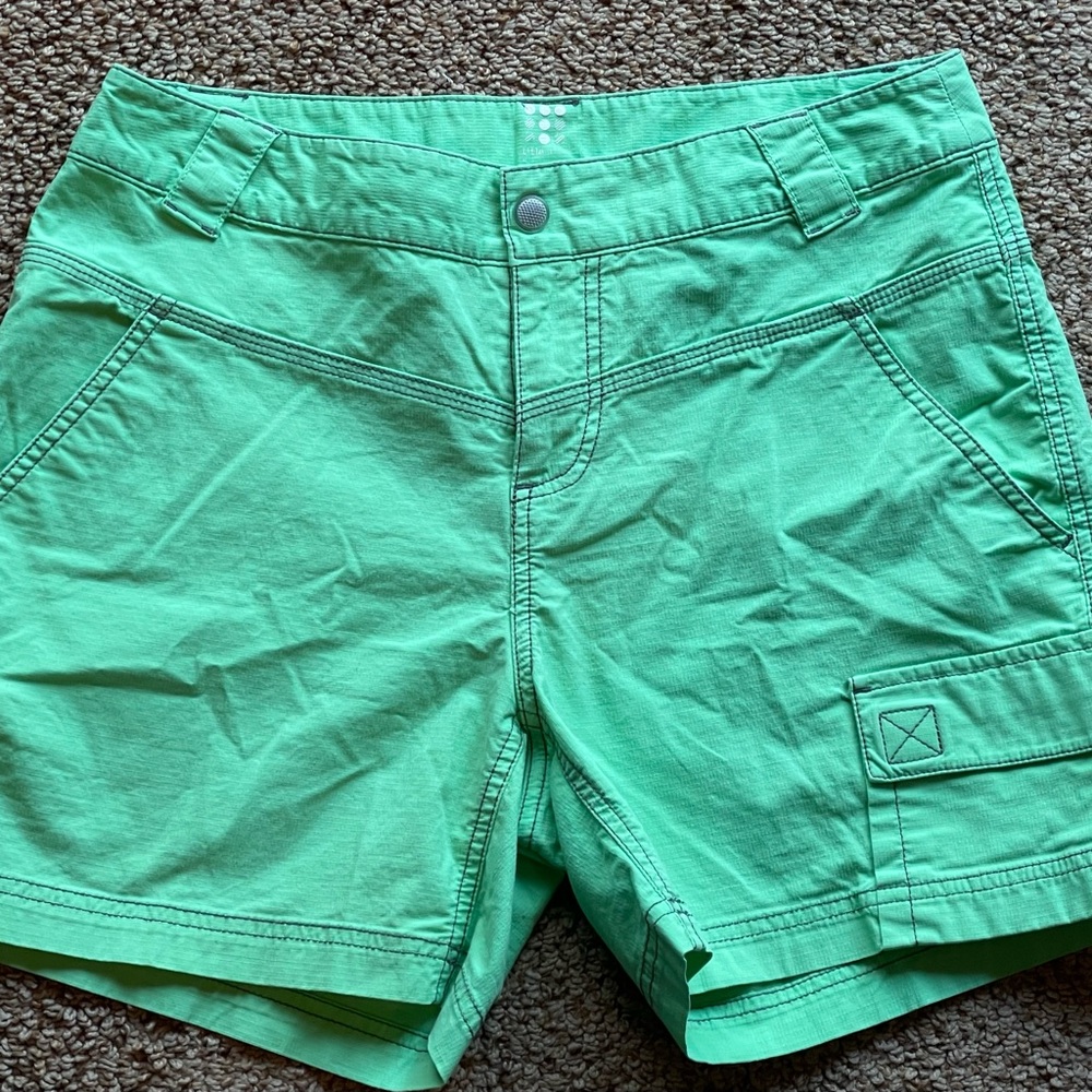 Title Nine Shirts Women’s Size 4 Fun Green Color